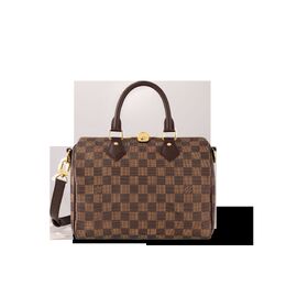 Louis Vuitton: Коричневая сумка 