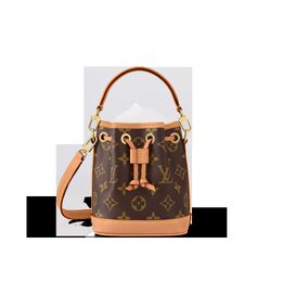Louis Vuitton: Коричневая сумка 