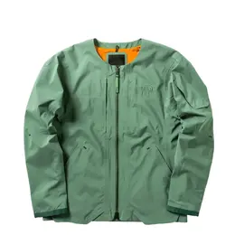 The North Face: Зелёная куртка 