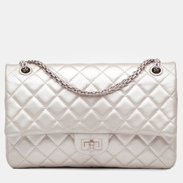 Chanel: Серебристая сумка 