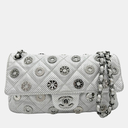 Chanel: Серебристая сумка 