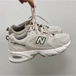 New Balance: Бежевые кроссовки  530