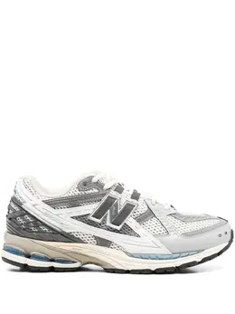 New Balance: Светлые кроссовки 