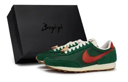 Nike: Красные кроссовки  Daybreak