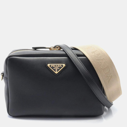 Prada: Чёрная сумка 