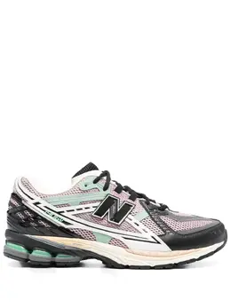 New Balance: Светлые кроссовки 