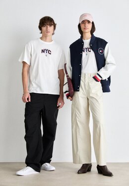 Tommy Jeans: Футболка с принтом 