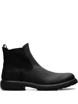 UGG: Чёрные ботинки 