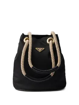 Prada: Чёрная сумка 