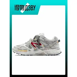 New Balance: Красные кроссовки 