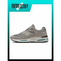 New Balance: Серые кроссовки 