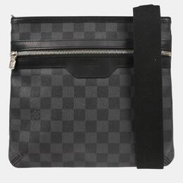 Louis Vuitton: Чёрная сумка через плечо 