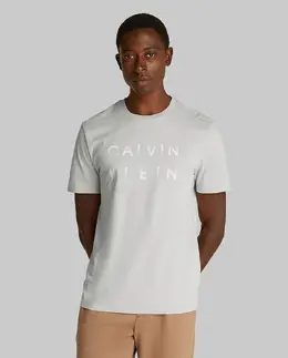 Calvin Klein: Светлая футболка 