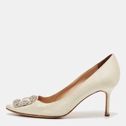 Manolo Blahnik: Белые туфли  Hangisi