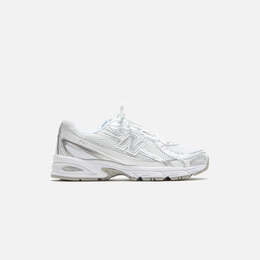 New Balance: Серебристые кроссовки 