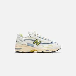 New Balance: Голубые кроссовки 