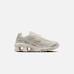 Nike: Светлые кроссовки 