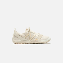 New Balance: Бежевые кроссовки 