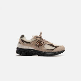 New Balance: Кроссовки  2002R