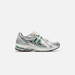 New Balance: Серебристые кроссовки  1906R