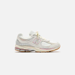 New Balance: Кроссовки  2002R