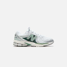 New Balance: Зелёные кроссовки 