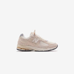 New Balance: Серебристые кроссовки  2002R