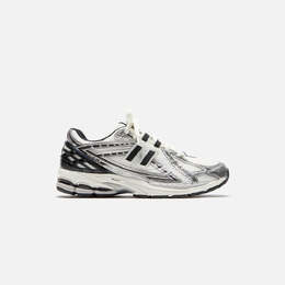 New Balance: Зелёные кроссовки  1906R