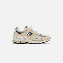 New Balance: Кроссовки  2002R