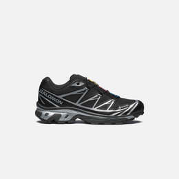 Salomon: Чёрные кроссовки 