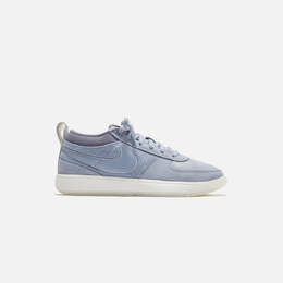 Nike: Светлые кроссовки 