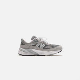 New Balance: Серые кроссовки 