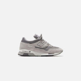 New Balance: Серые кроссовки  1500
