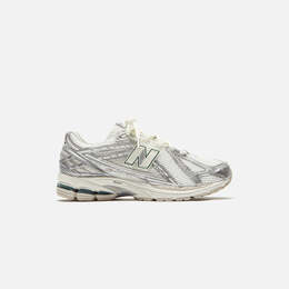 New Balance: Серебристые кроссовки  1906R