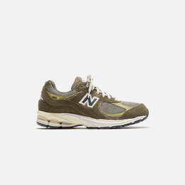 New Balance: Зелёные кроссовки  2002R