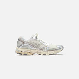 Mizuno: Белые кроссовки 