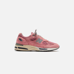 New Balance: Серебристые кроссовки 