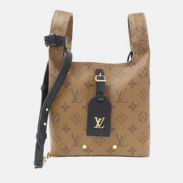 Louis Vuitton: Коричневая сумка 