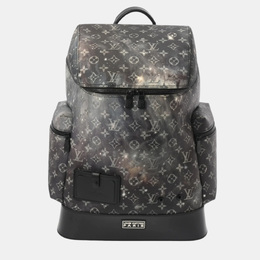 Louis Vuitton: Чёрный рюкзак 