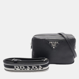 Prada: Чёрная сумка 