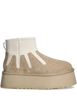 UGG: Бежевые ботинки  Classic Mini
