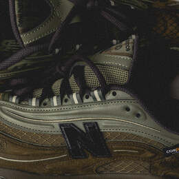 New Balance: Зелёные кроссовки 