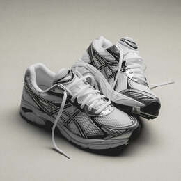 Asics: Чёрные кроссовки 