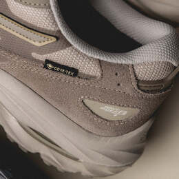 Mizuno: Жёлтые кроссовки 