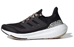 Adidas: Светлые кроссовки  UltraBoost