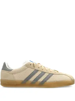 adidas: Светлые кроссовки  Gazelle Indoor