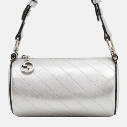 Gucci: Серебристая сумка 