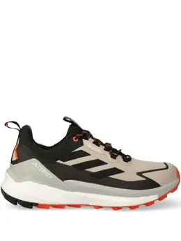 adidas: Бежевые кроссовки  Terrex