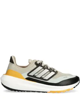 adidas: Бежевые кроссовки  UltraBoost