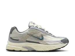 Nike: Серые кроссовки 